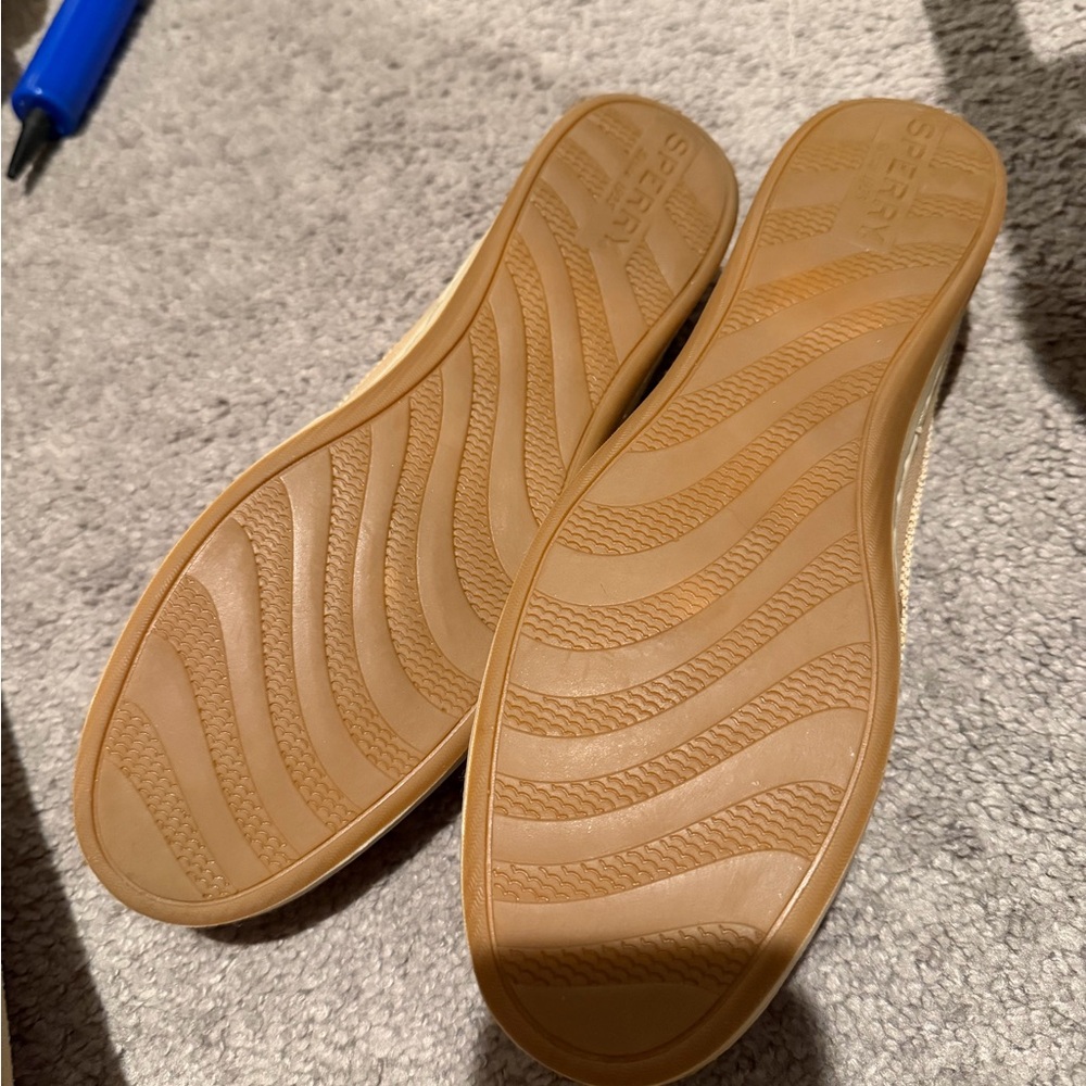 Like New Sperry Two-Tone Tan & Cream Women's Boat Shoes - Picture 2 of 3